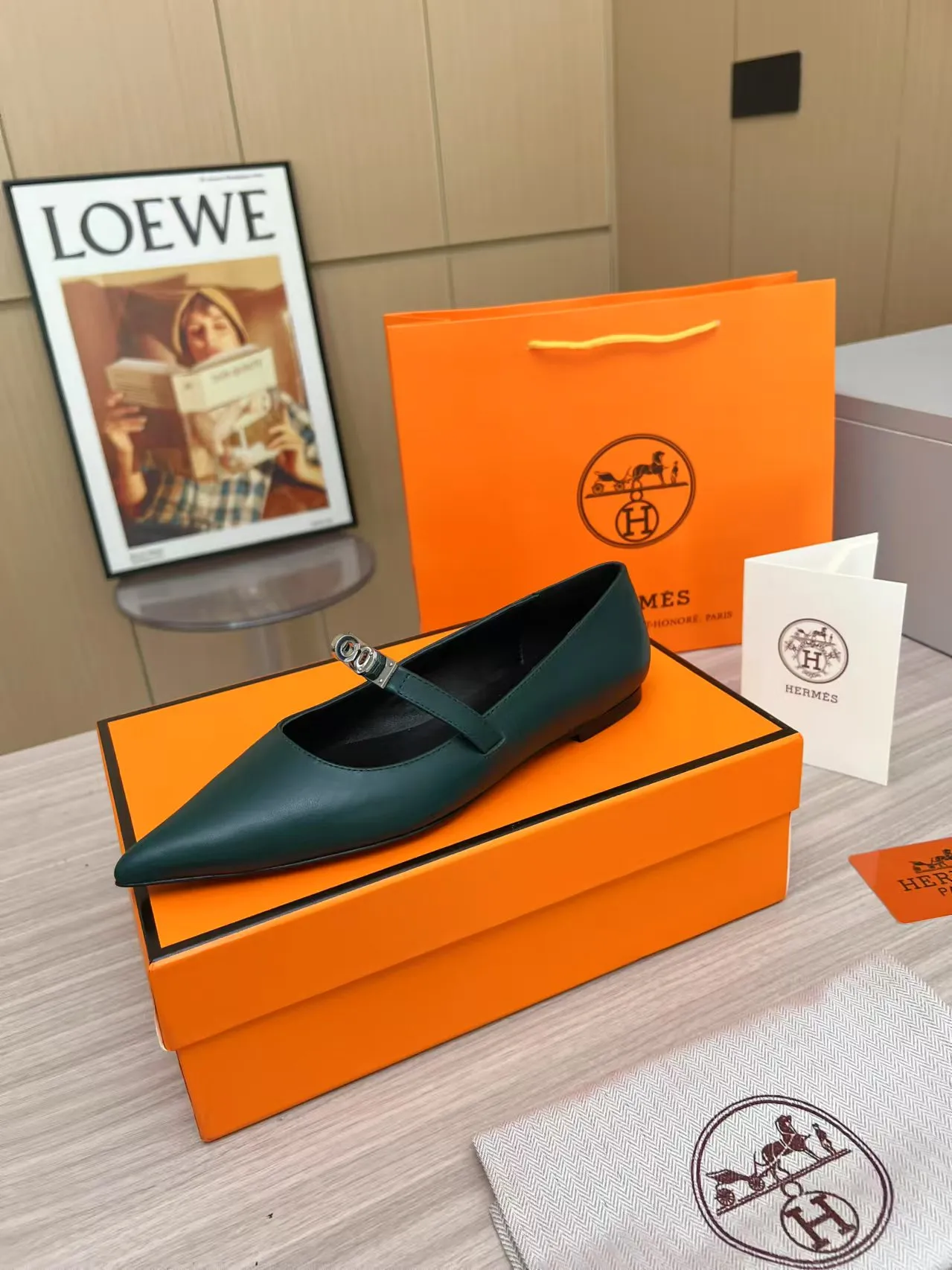 👟👟Ex-factory price 520👟👟, 2025 top product Hermes new genuine handmade shoes, purely handmade, a must-collect item! The perfect holiday accessory! Our pursuit of quality products is always the best! Don't give in! Comfort and originality, not following trends, and not deliberately expressing oneself are the consistent pursuits of Hermes and its fans! [Material] Upper: top layer leather, lining: genuine leather. Size 35-42